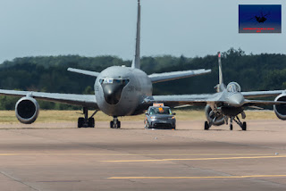 Turkish Airforce KC-135 and F-16C taxiing Land Rover Airshow Follow me