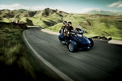 2010 Can-Am Spyder RT Audio and Convenience Roadster riders