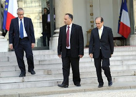 Mahmud Jibril (right ) and Ali al-Essawi (center) of Libya's rebel national council, and Ali Zeidan (Left ), envoys from Libya's opposition leave on March 10, 2011 the Elysee presidential palace, after a meeting with France's president Nicolas Sarkozy