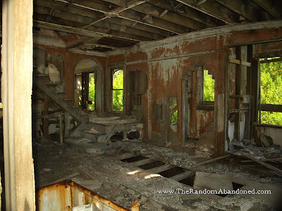 abandoned beahc house maui hawaii the doctor's house Waihee Coastal Dunes and Wetlands Refuge