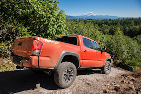 2016 Toyota Tacoma TRD Off Road 4X4 Double Cab side 7/8 view