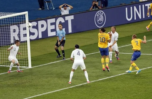 Sebastian Larsson shoots to score Sweden's second goal against France