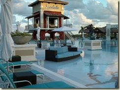 Swim up bar