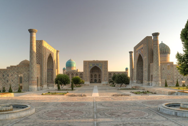 Общественная площадь Регистана