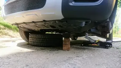 wheel under car for support