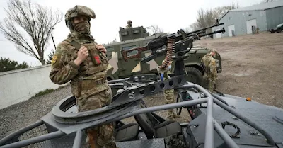 Militares da Guarda Nacional Ucraniana participam de um exercício militar perto do porto de Mariupol, no Mar de Azov. Foto: Ministério do Interior da Ucrânia/AFP