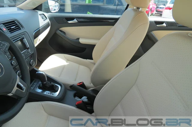 VW Jetta 2014 Comfortline Branco - interior bege