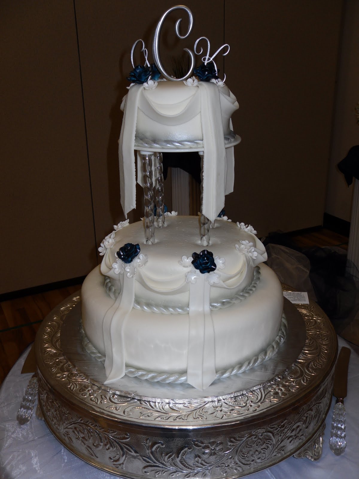 The wedding cake turned out