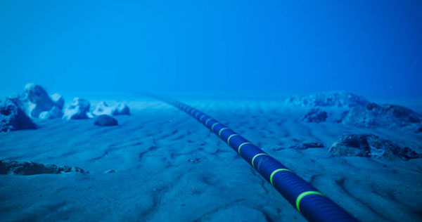 Incidentes en cables submarinos en el Mar Rojo impactan negativamente en una cuarta parte del tráfico global de la red