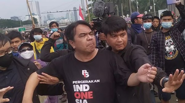 Ade Armando Diselamatkan Massa Aksi, Pelakunya Diduga Ingin Jokowi 3 Periode