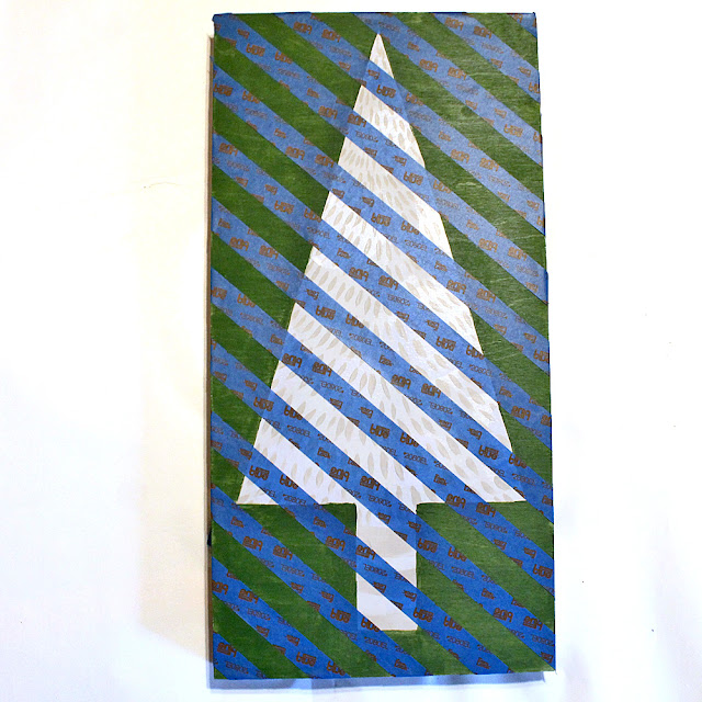 Make a Christmas Canvas using paints by #decoart and following this DIY by Katie Smith @punkprojects