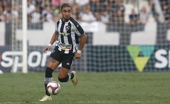 Lateral do Botafogo revela por que recusou proposta do Flamengo: 'Time que detesto'