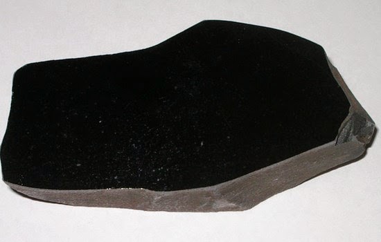 Ciri-ciri batu akik black jade atau giok hitam, khasiat, manfaat dan harganya
