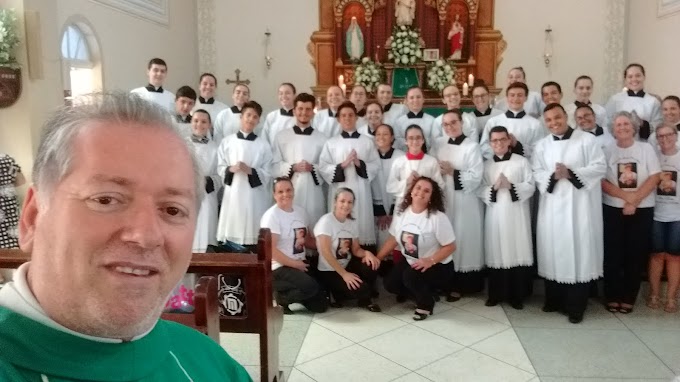 ACÓLITOS DE ARARANGUÁ VISITAM O SANTUÁRIO DE ALBERTINA