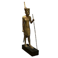 Tutankhamun wearing a red crown