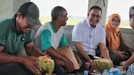 Sebelum Hadiri Deklarasi FKM, Anies Dengarkan Unek-unek Petani Kulon Progo