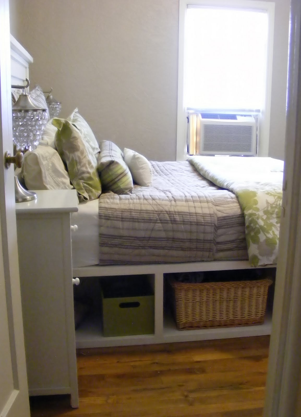 queen bed with drawers