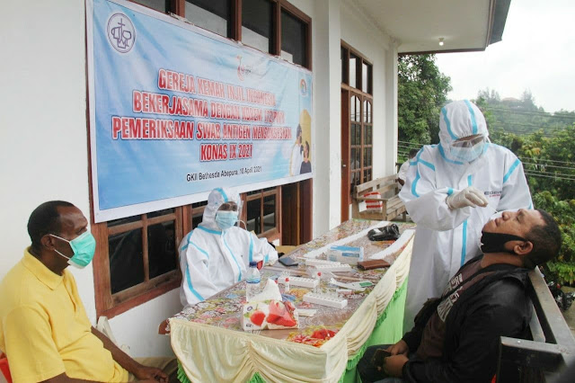 Jelang Konas IX GKII, TNI Swab Peserta dan Panitia di Gereja Bethesda Abepura