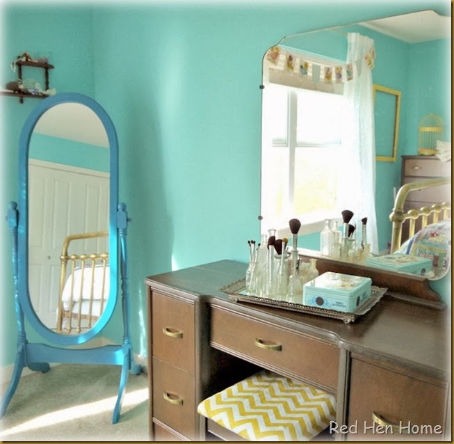 Red Hen Home Aqua Room 007