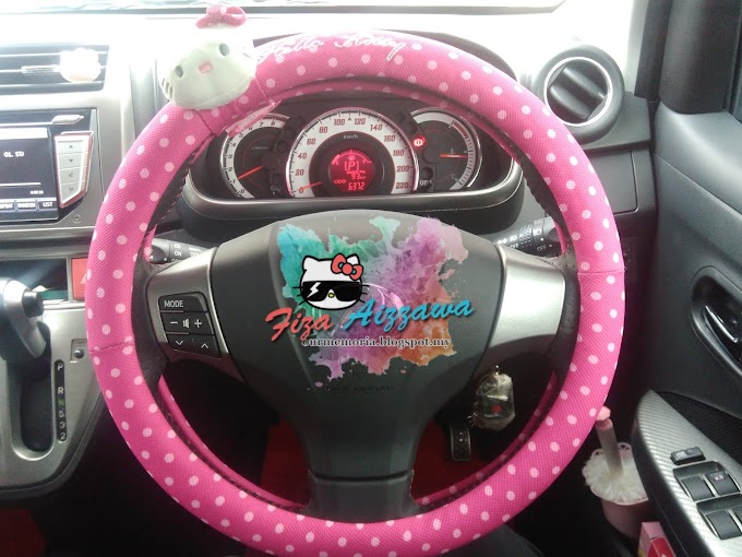 Hiasan dalaman kereta bertemakan Hello Kitty