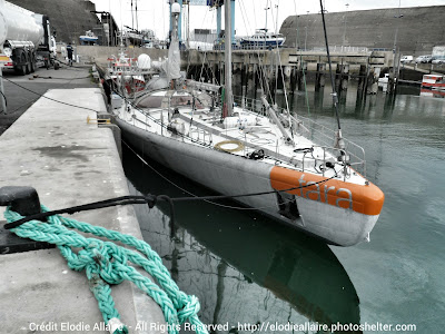 Tara remis à l'eau à Lorient.