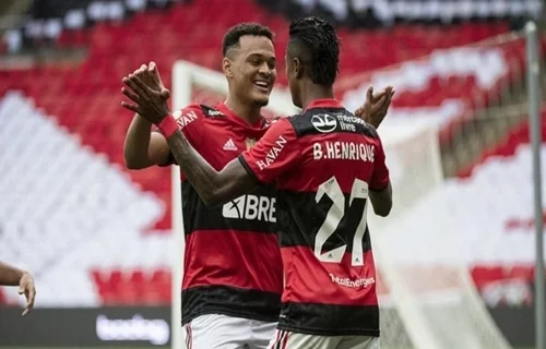 Flamengo vence o América-MG e se mantém 100% no Brasileirão