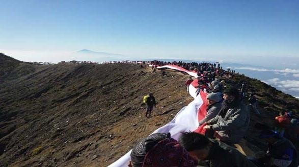 Kisah Misteri Gunung Ciremai