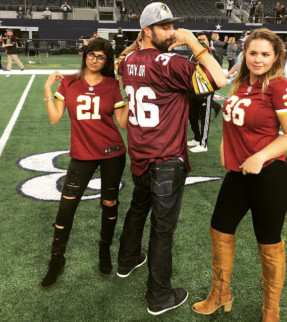 Mia Khalifa Wallpaper In Jeans During A Football Match