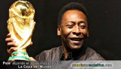 Pele levanto la Copa del Mundo - de Gira por America Latina