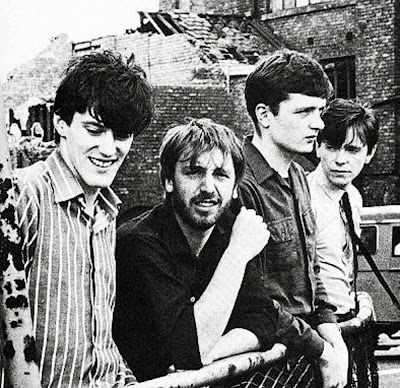 De izquierda a derecha, Stephen Morris, Peter Hook, Ian Curtis y Bernard Sumner, en algún lugar del siglo XX.