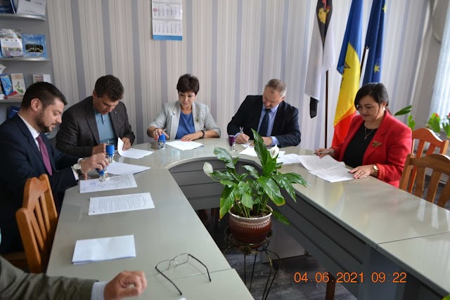 Semnarea acordurilor adiționale în cadrul proiectului privind “Sporirea eficienței energetice al Liceului Teoretic “Constantin Spătaru”, din orașul Leova