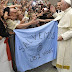 “Salvemos las 2 vidas” en la audiencia del papa Francisco