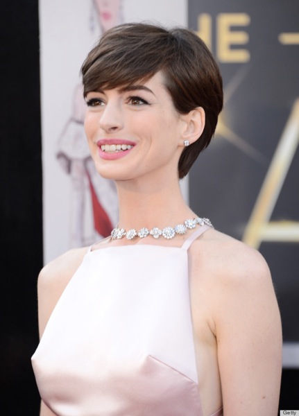 O ANNE HATHAWAY NIPPLES 570