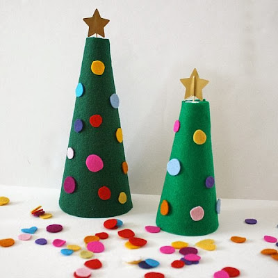 http://buggyandbuddy.com/christmas-activities-kids-decorate-felt-christmas-tree/