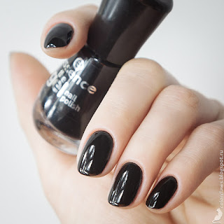 Essence The Gel Nail Polish #46 Black Is Back