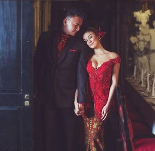 Kebaya Lengan Pendek Agnes Monica Warna Merah Hiiasan Payet Pearl Klasik 