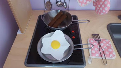 diy play food - eggs and sausage