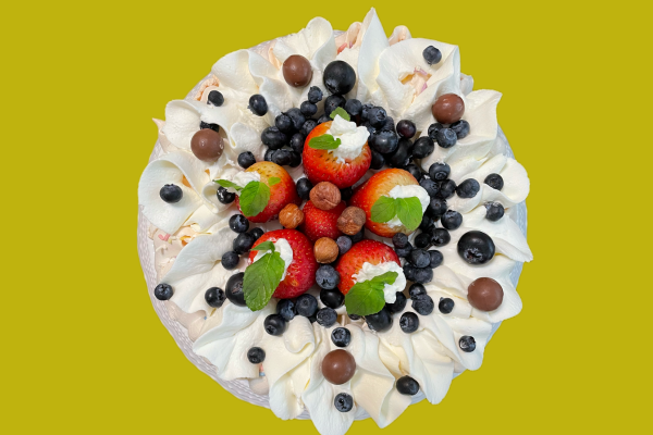 what is a Pavlova? , pavlova dessert, meringues, meringues desserts, how to make meringues, meringues, Swiss meringue, French meringue, pavlova in a jar, summer desserts, summer recipes,Chantilly cream recipe,