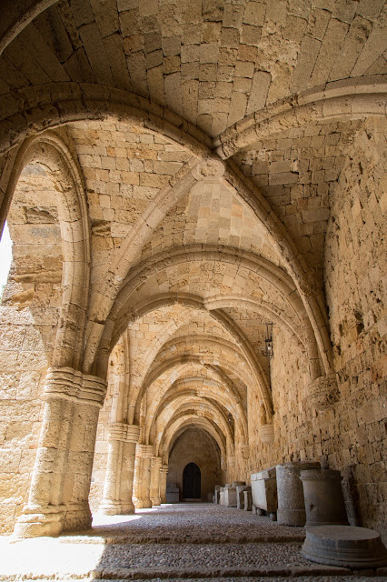 viaggio rodi rodos grecia estate mare farfalle valle colosso granchio asinello gatti