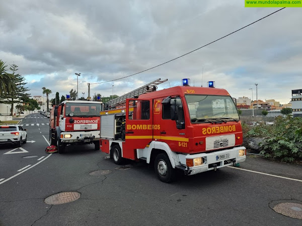 Los bomberos controlaron un conato de incendio en Los Llanos de Aridane ayer sábado