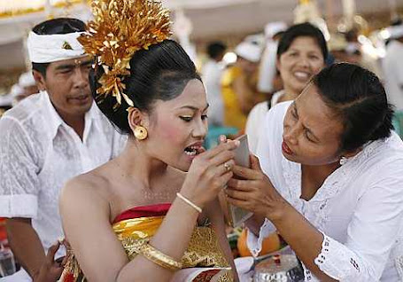 mass tooth filing ceremony called 'Mepandes' in Denpasar