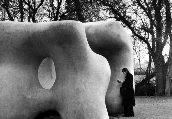 Sculpture of Henry Moore