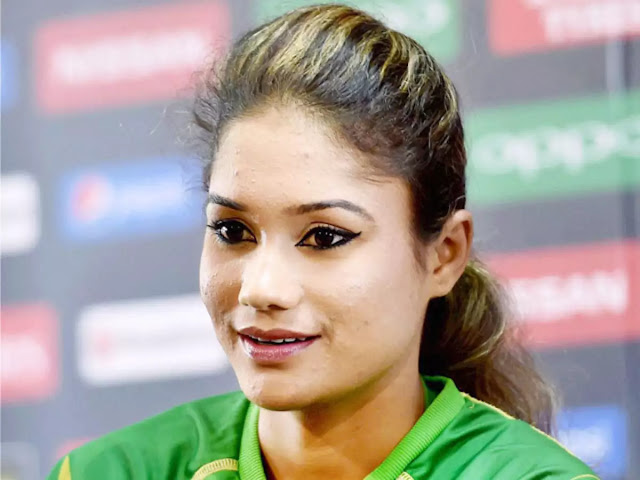 Top 10 Most Sizzling Women Cricketers in the World 2022 1