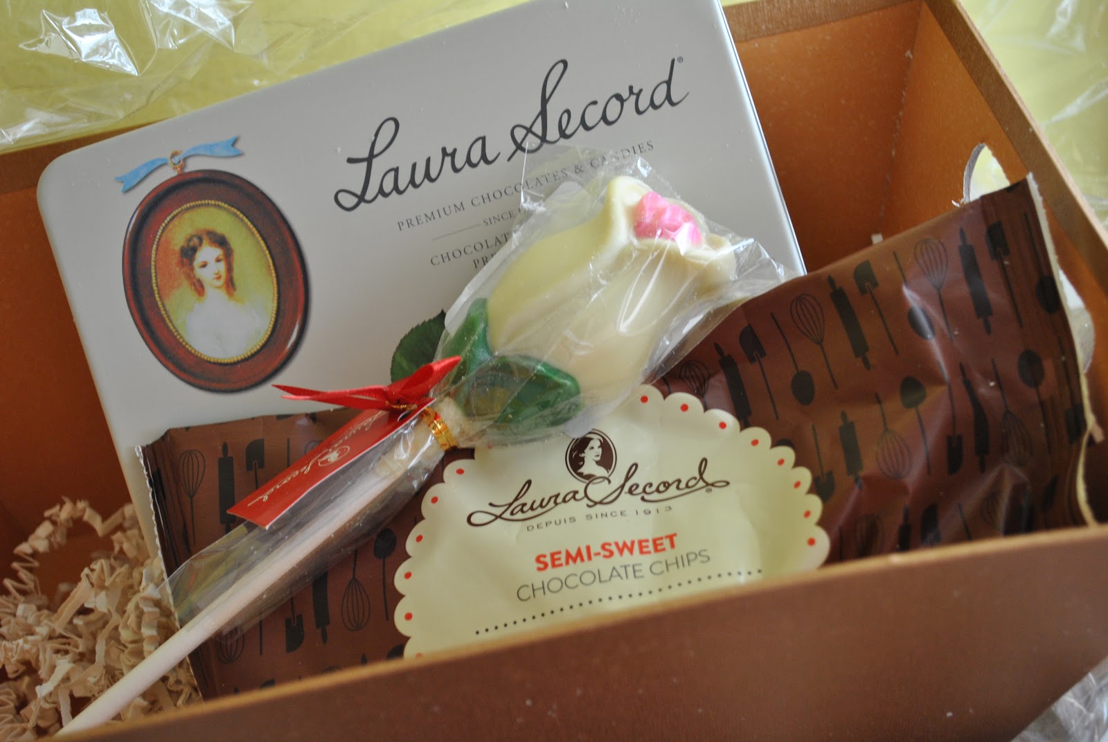 Delices Et Confession Partage De Recettes Et Decouvertes Joyeux Anniversaire Laura Secord 100 Ans D Histoires Chocolatees