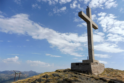 Cruz en la cima de Cueto Nidio