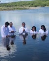 AD Califórnia realiza batismo em aguas de novos membros