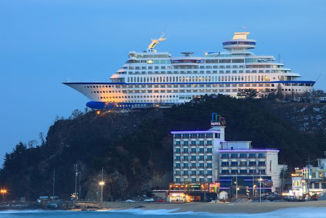 Sun Cruise Hotel (9 pics)