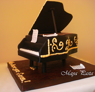 piano cake