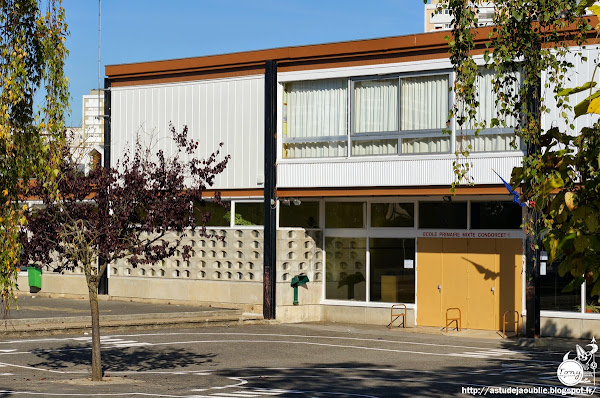 Meaux - Ecoles et logements de fonction, Compayre, Condorcet, Binet, Alain  Grand Ensemble de Beauval, ZUP.  Architectes: Marcel Lods, Henri Beauclair, Paul Depondt  GEAI (Groupement d'études pour une architecture industrialisée)  Construction: 1967 - 1970