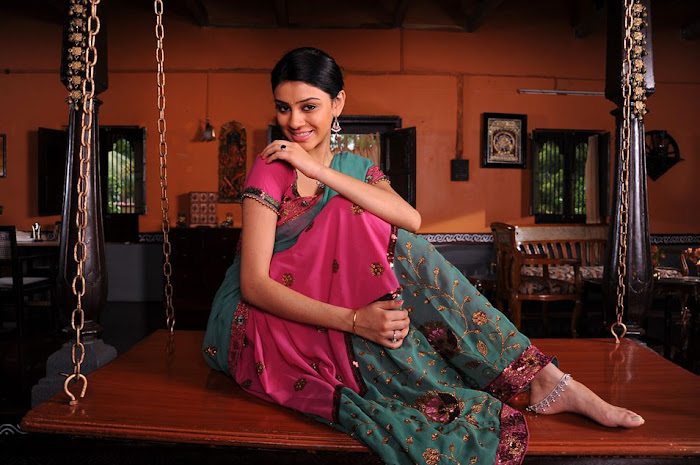 shobana glamour  images